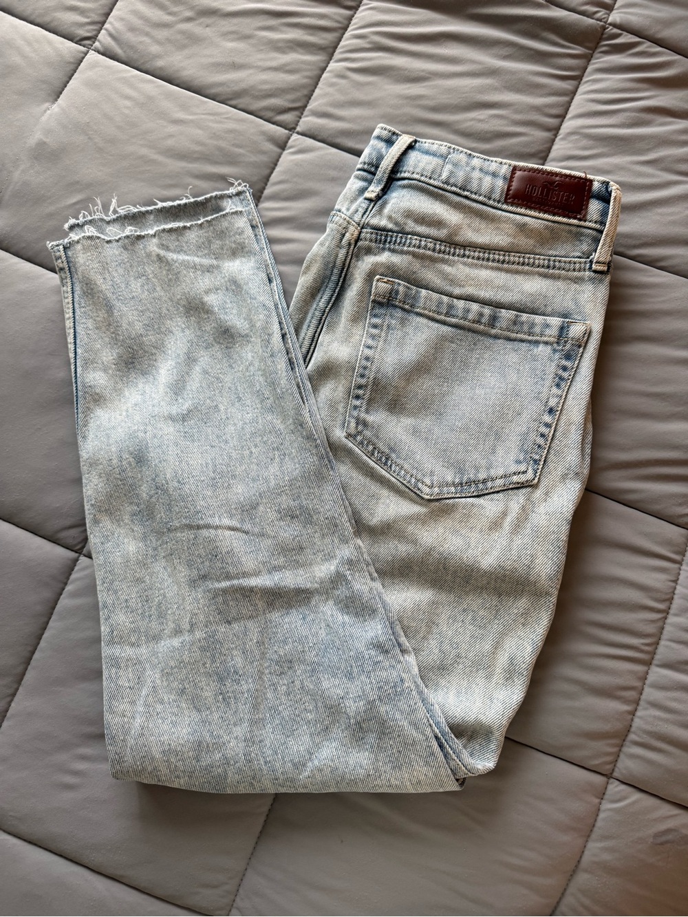 Hollister Ultra High Rise Mom Jean Blue 3Short